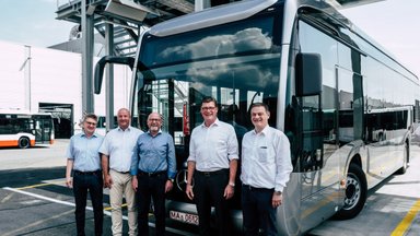 E-Mobility 'Made in Baden-Württemberg': Transport Minister Winfried Hermann visits the production line of the fully electric eCitaro city buses in Mannheim