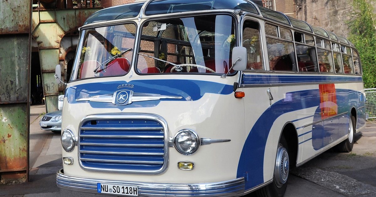 洋書 MERCEDES BENZ LASTWAGEN und OMNIBUSSE Mercedes-Benz: Lastwagen & Omnibusse 1896-1986 : Oswald