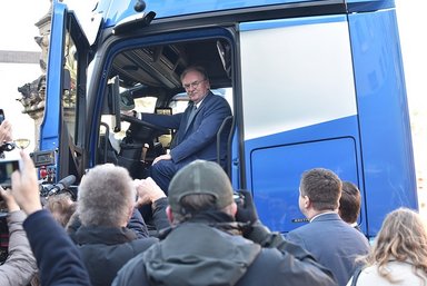 Mercedes-Benz Trucks sets up central logistics hub for the global supply of spare parts in Halberstadt, Saxony-Anhalt
