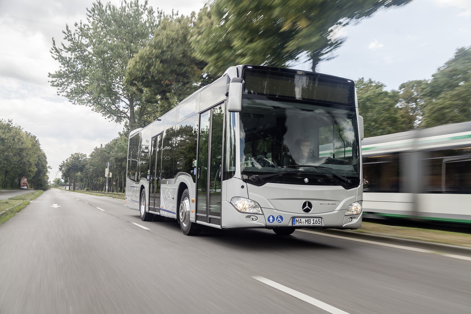 Biggest individual order of all time: up to 950 city buses of the type Mercedes-Benz Citaro G and Solo for Berliner Verkehrsbetriebe (BVG)