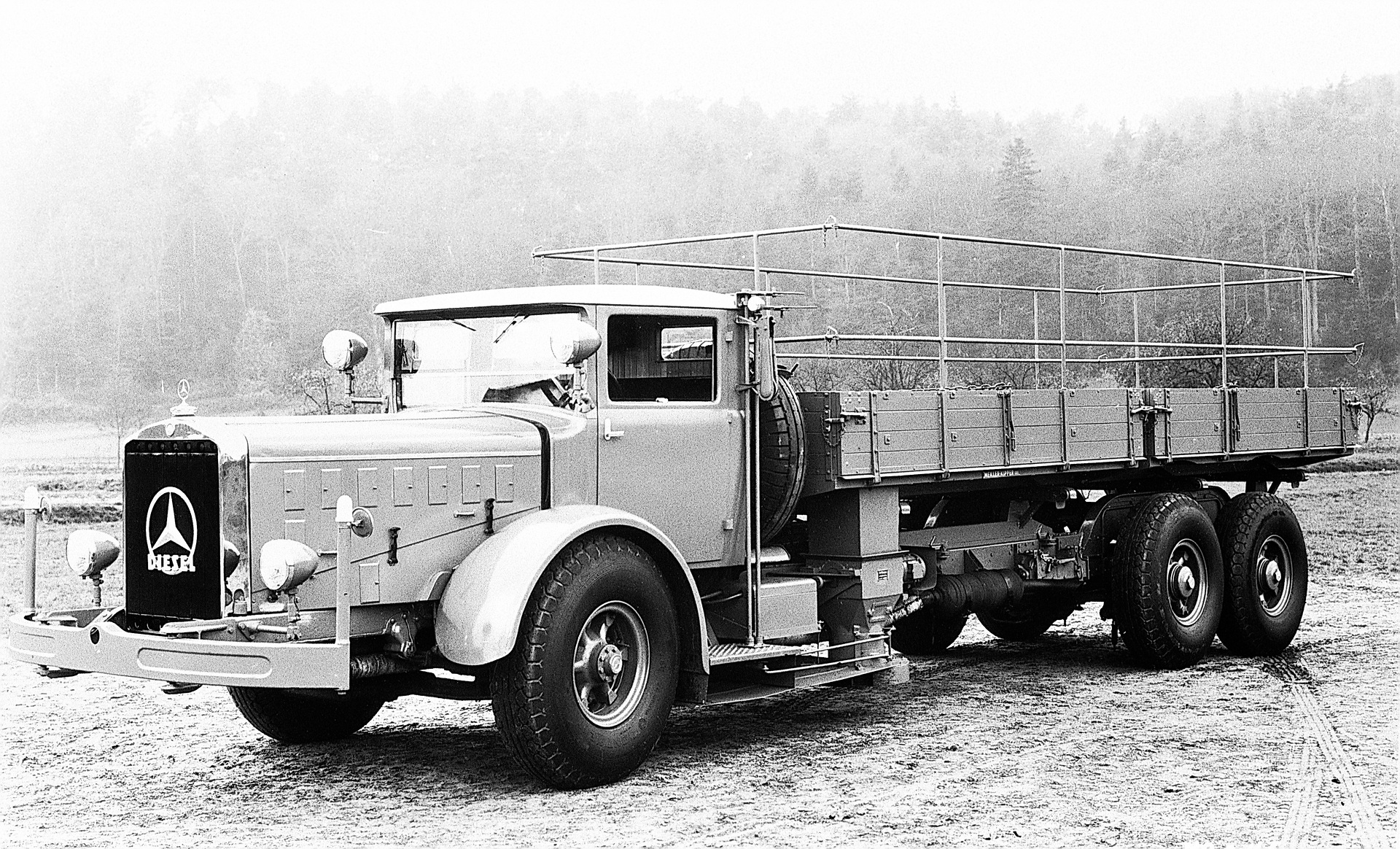 125 Jahre Erfahrung am Bau: Vom Daimler-Lkw mit fünf Tonnen Nutzlast bis zum Arocs mit MirrorCam