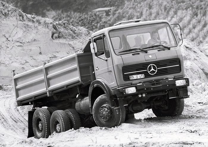 125 Jahre Erfahrung am Bau: Vom Daimler-Lkw mit fünf Tonnen Nutzlast bis zum Arocs mit MirrorCam