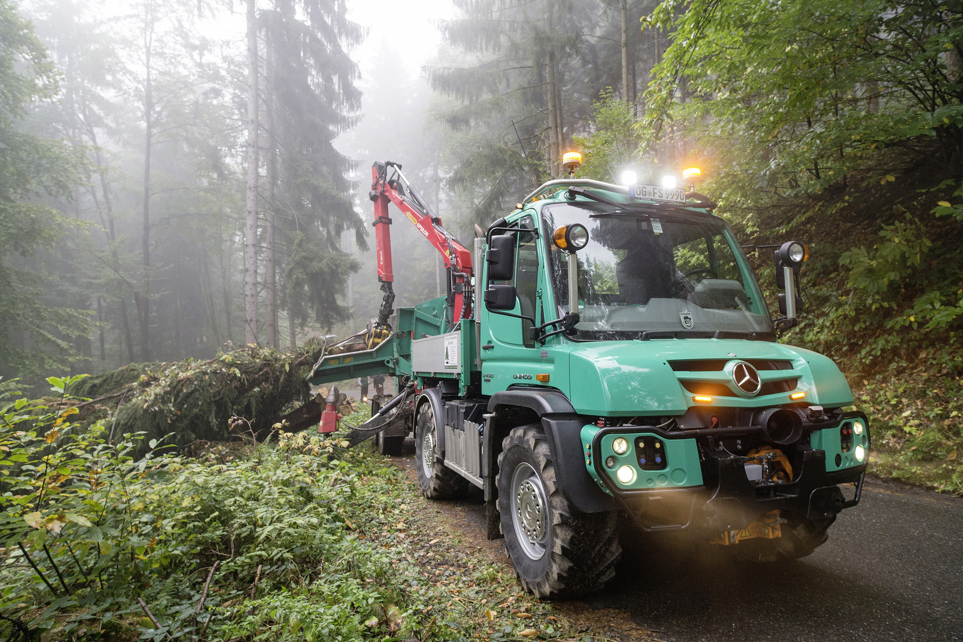 Mercedes-Benz Unimog U 430, Exterieur, grün, OM 936 Euro VI mit 220 kW (299 PS), 7,7 L Hubraum, Getriebe UG 100/8, permanenter Allradantrieb GaLaBau 2018 - Messe