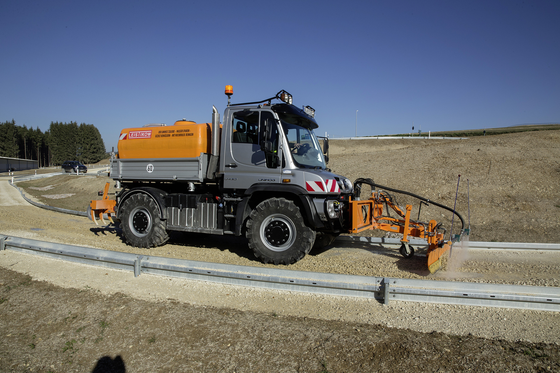 Der Unimog als Forstfahrzeug: Gehölzpflege, Energieholzgewinnung, Transportlogistik und Wegebau GaLaBau 2018 - Messe