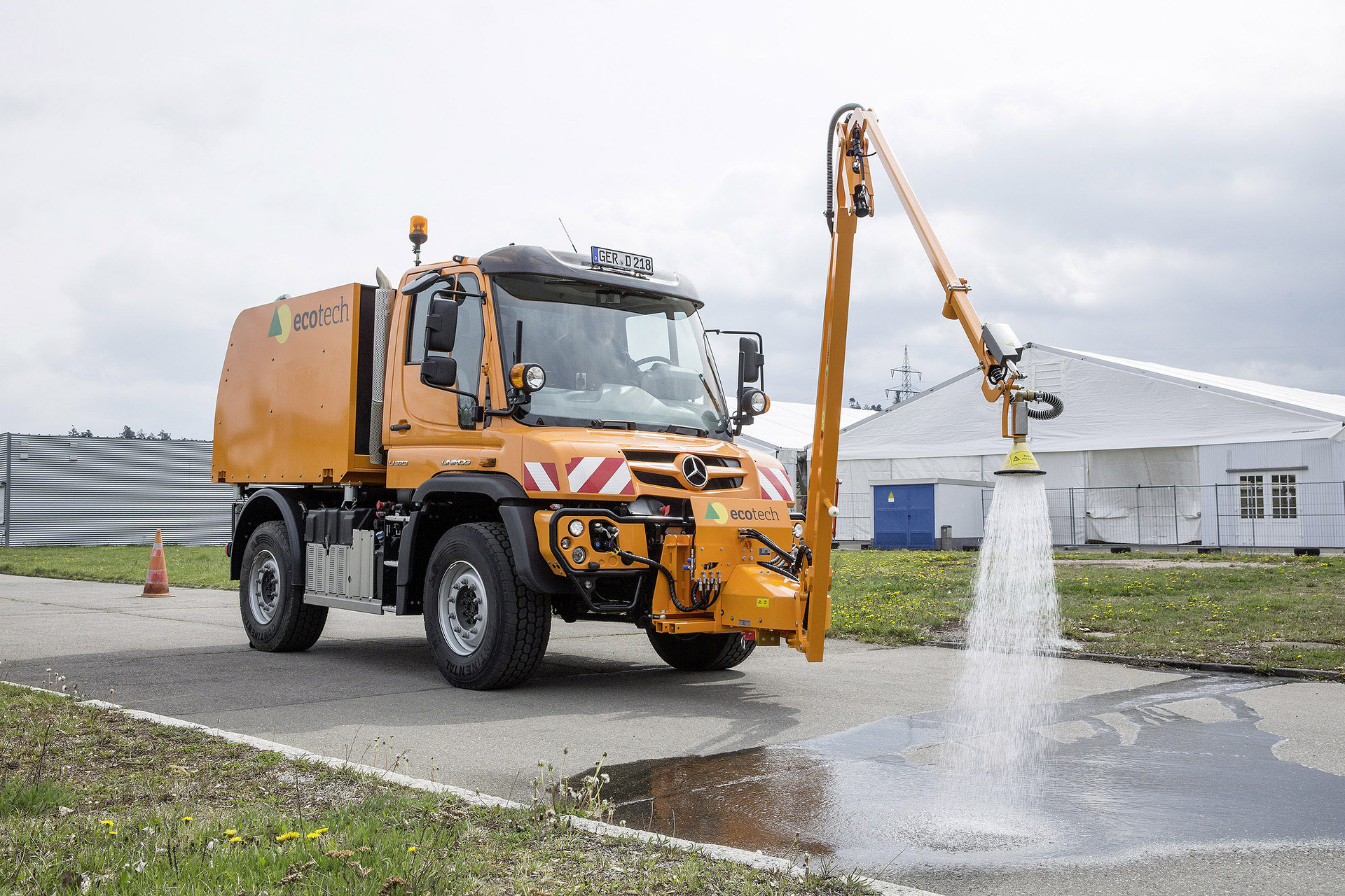 Mercedes-Benz Unimog und FUSO Canter im GaLaBau