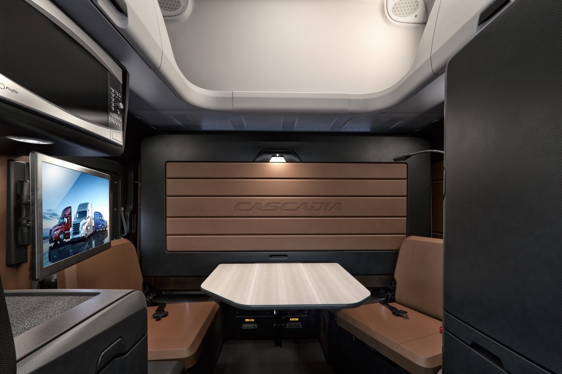 New Freightliner Cascadia wins prestigious design award New Freightliner Cascadia wins prestigious design award