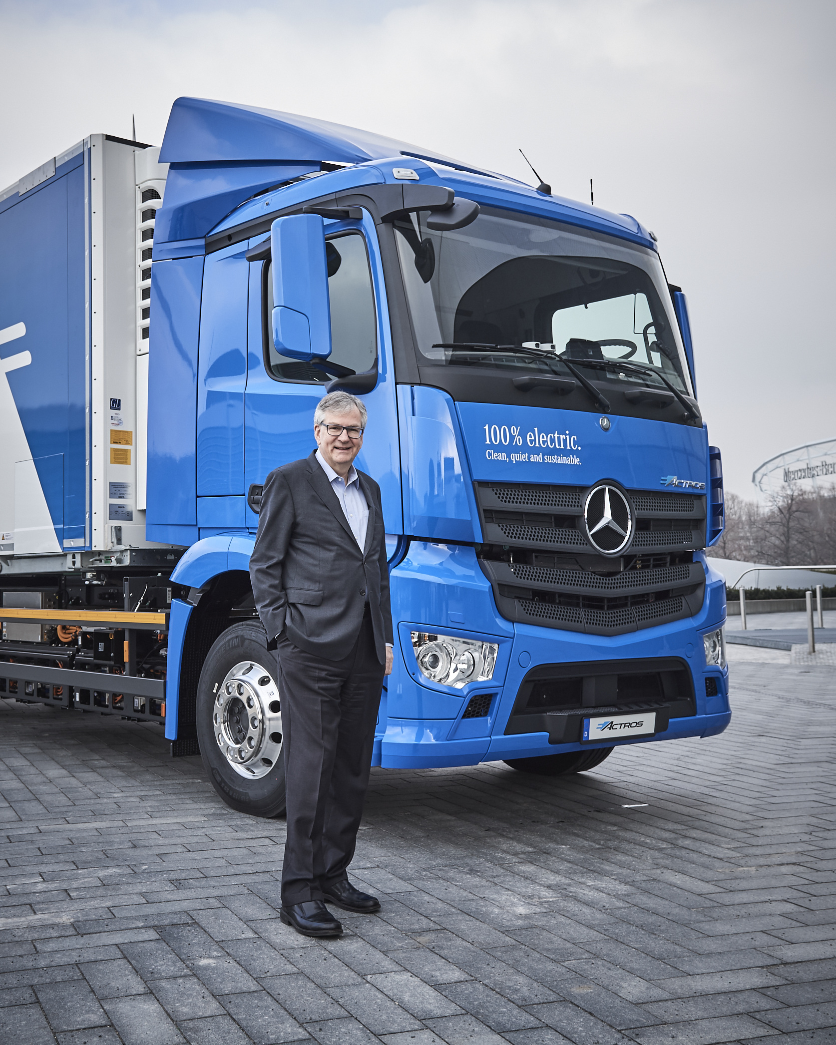 Martin Daum, Member of the Board of Management for Daimler Trucks & Buses in front of the new Mercedes-Benz eActros. Daimler’s truck division: Good prospects for 2018 – unit sales and earnings expected to be significantly higher than in good prior year