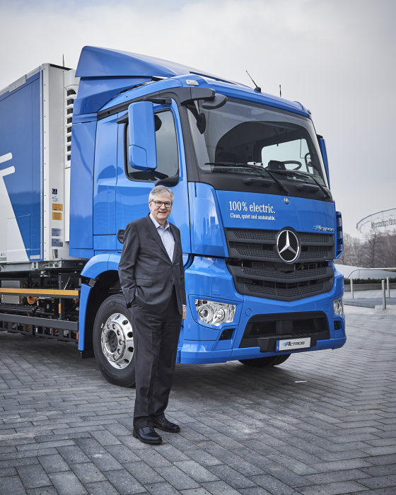 Daimler’s truck division: Good prospects for 2018 – unit sales and earnings expected to be significantly higher than in good prior year