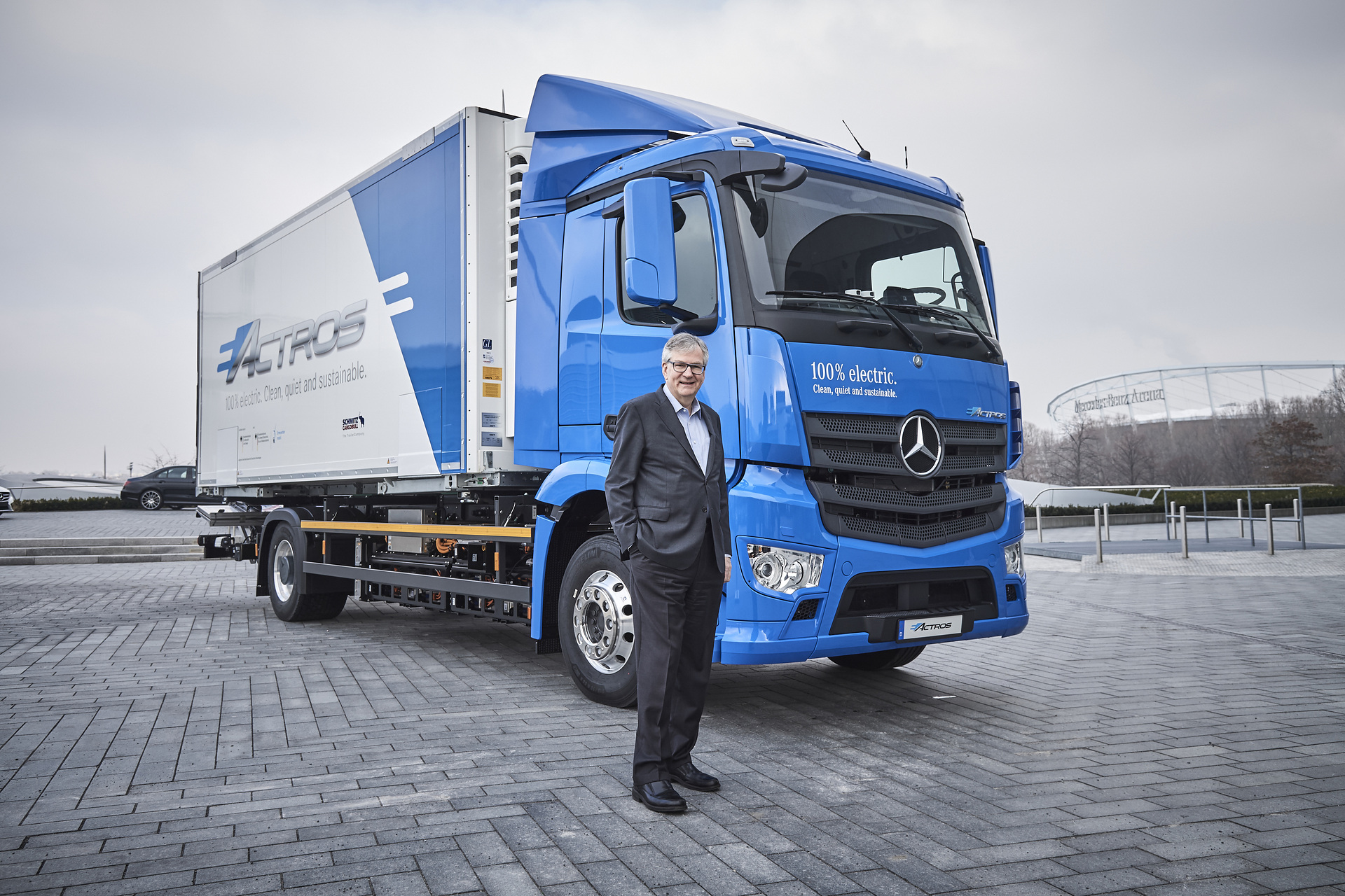Martin Daum, Member of the Board of Management for Daimler Trucks & Buses in front of the new Mercedes-Benz eActros. Daimler’s truck division: Good prospects for 2018 – unit sales and earnings expected to be significantly higher than in good prior year