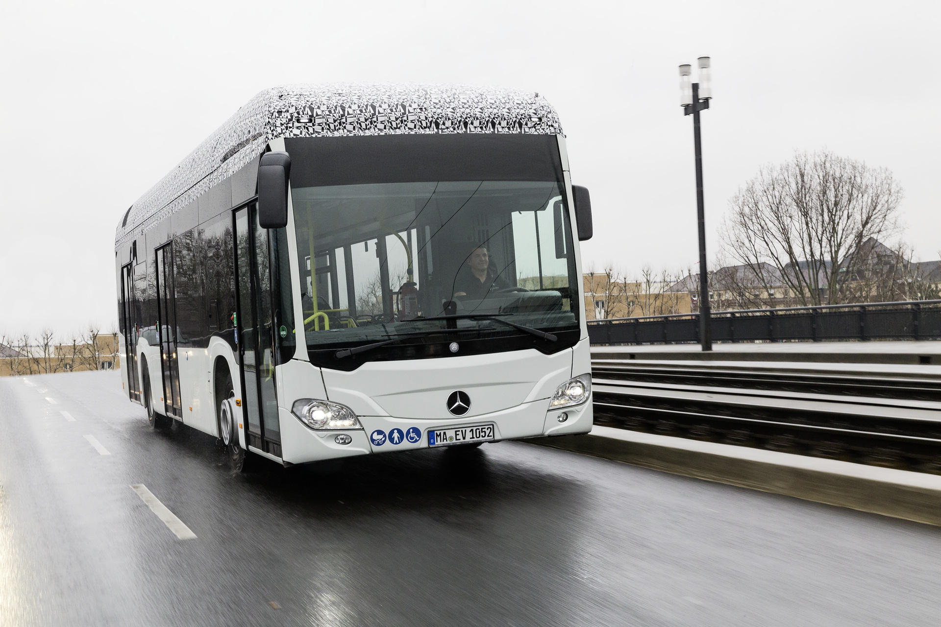 Mercedes-Benz Citaro mit vollelektrischem Antrieb, Exterieur, 2 x elektrischer Radnabenmotor, 2 x 125 kW, 2 x 485 Nm Mercedes-Benz Citaro mit vollelektrischem Antrieb