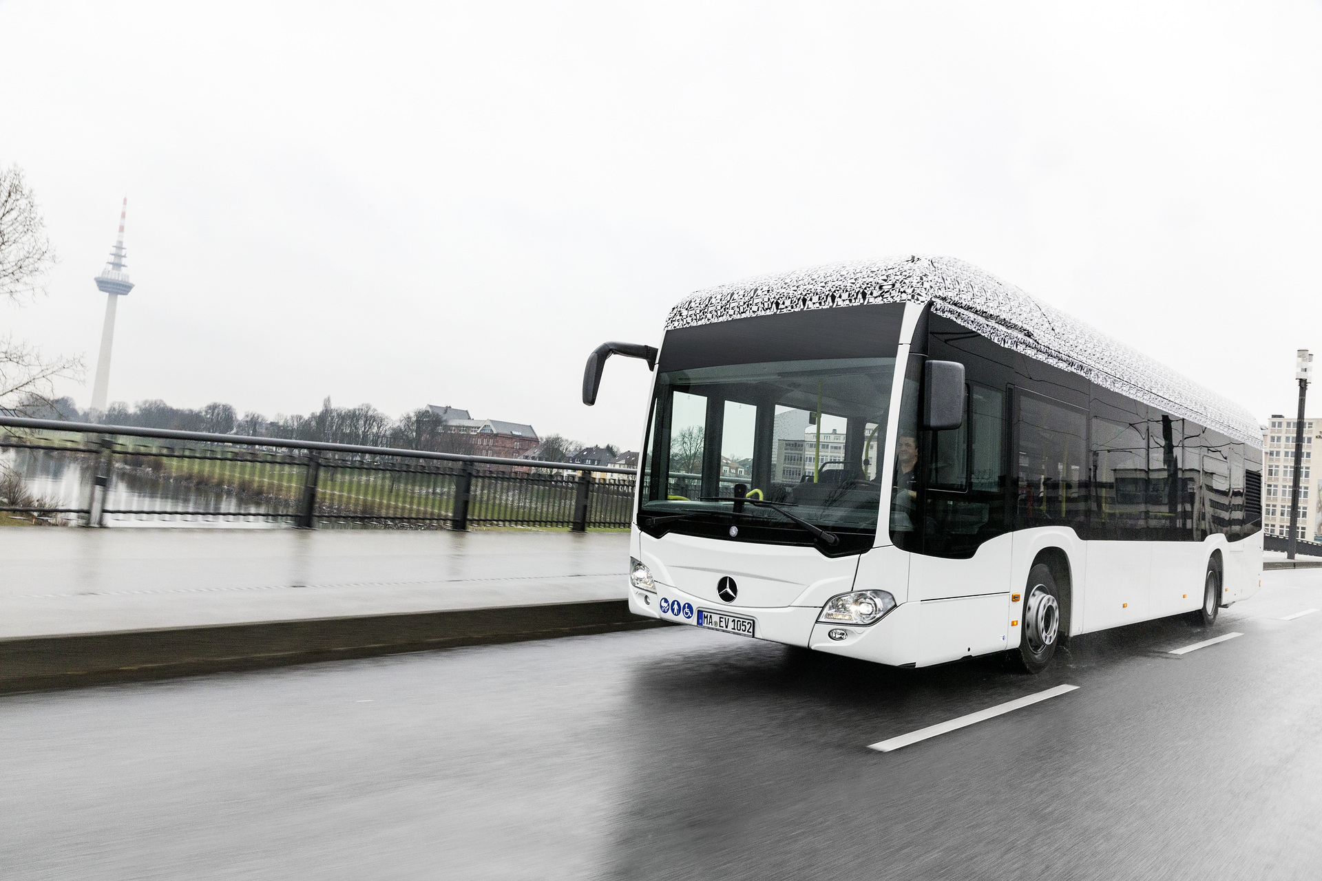 Mercedes-Benz Citaro mit vollelektrischem Antrieb, Exterieur, 2 x elektrischer Radnabenmotor, 2 x 125 kW, 2 x 485 Nm Mercedes-Benz Citaro mit vollelektrischem Antrieb