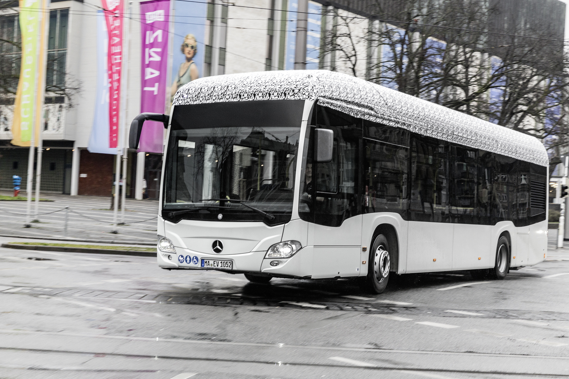 Mercedes-Benz Citaro mit vollelektrischem Antrieb, Exterieur, 2 x elektrischer Radnabenmotor, 2 x 125 kW, 2 x 485 Nm Mercedes-Benz Citaro mit vollelektrischem Antrieb