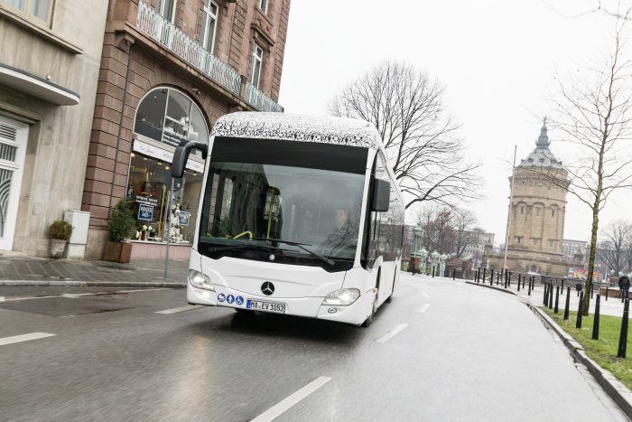 Mercedes-Benz Citaro: Sterne über Berlin: Die Berliner Verkehrsbetriebe (BVG) starten mit dem neuen, vollelektrisch angetriebenen Mercedes-Benz Citaro ins Elektro-Zeitalter