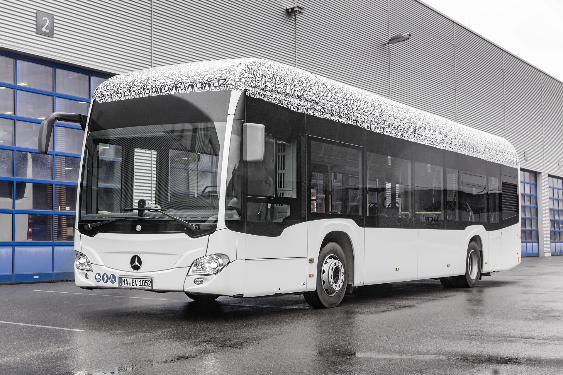 Mercedes-Benz Citaro mit vollelektrischem Antrieb, Exterieur, 2 x elektrischer Radnabenmotor, 2 x 125 kW, 2 x 485 Nm Mercedes-Benz Citaro mit vollelektrischem Antrieb