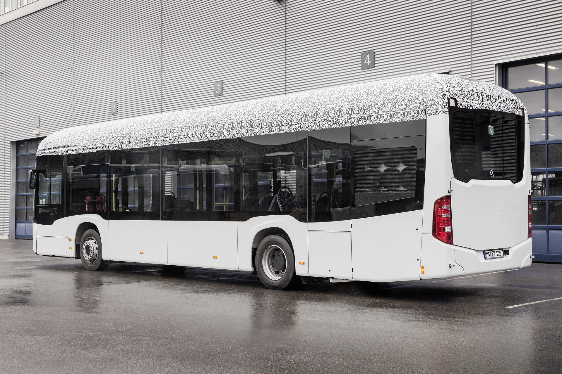 Mercedes-Benz Citaro mit vollelektrischem Antrieb, Exterieur, 2 x elektrischer Radnabenmotor, 2 x 125 kW, 2 x 485 Nm Mercedes-Benz Citaro mit vollelektrischem Antrieb