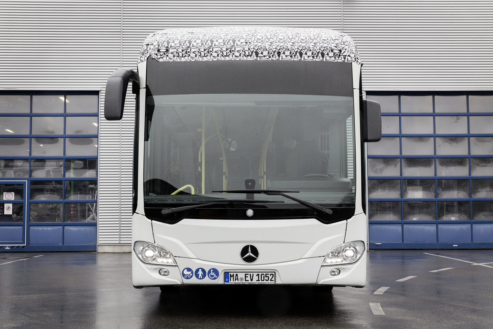 Mercedes-Benz Citaro mit vollelektrischem Antrieb, Exterieur, 2 x elektrischer Radnabenmotor, 2 x 125 kW, 2 x 485 Nm Mercedes-Benz Citaro mit vollelektrischem Antrieb
