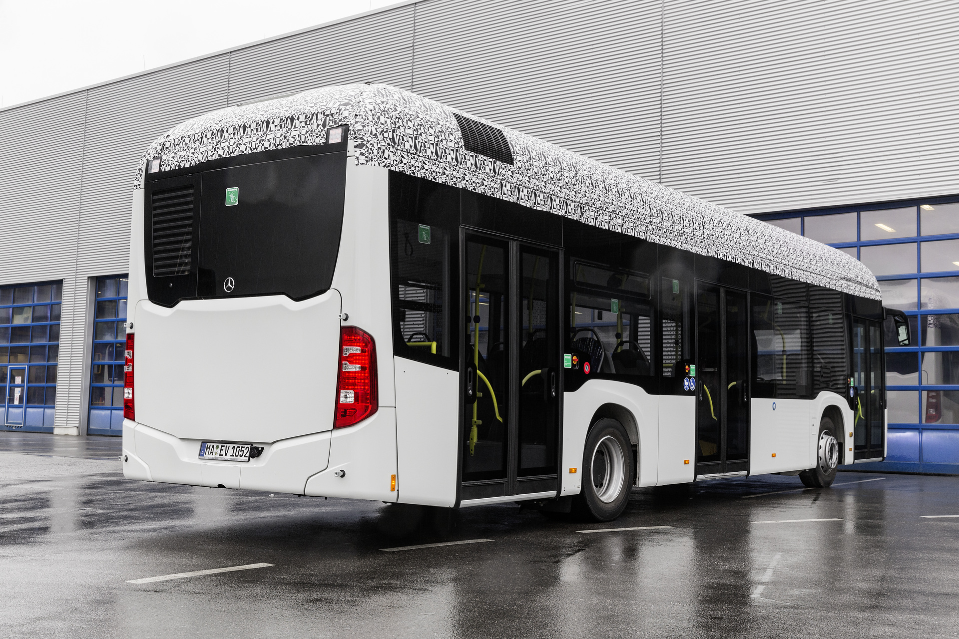 Mercedes-Benz Citaro mit vollelektrischem Antrieb, Exterieur, 2 x elektrischer Radnabenmotor, 2 x 125 kW, 2 x 485 Nm Mercedes-Benz Citaro mit vollelektrischem Antrieb