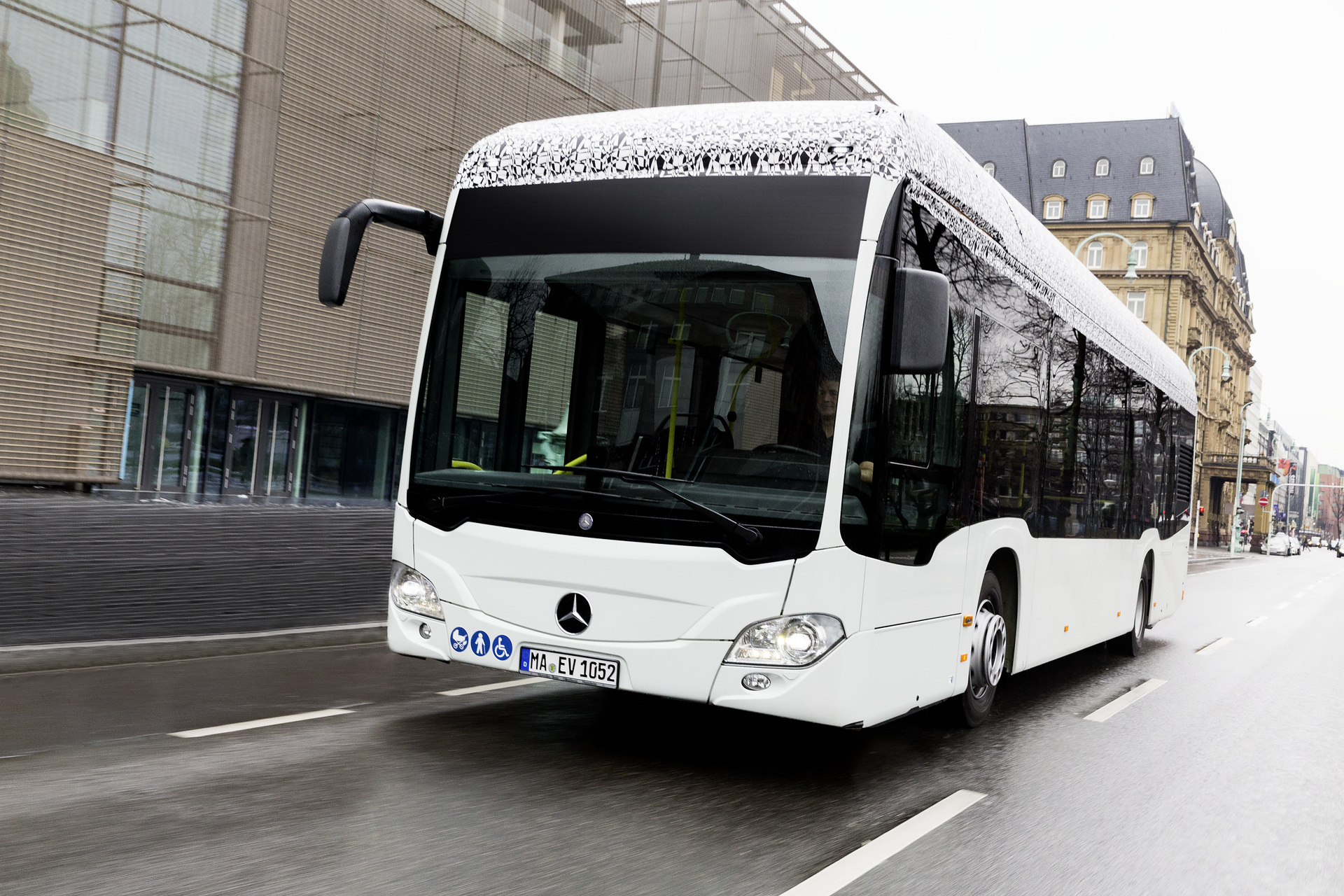 Mercedes-Benz Citaro mit vollelektrischem Antrieb, Exterieur, 2 x elektrischer Radnabenmotor, 2 x 125 kW, 2 x 485 Nm Mercedes-Benz Citaro mit vollelektrischem Antrieb