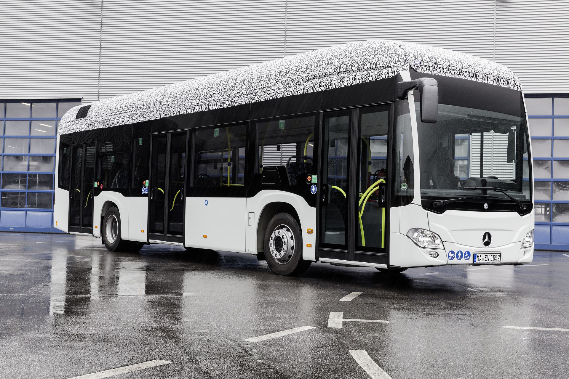 Mercedes-Benz Citaro mit vollelektrischem Antrieb, Exterieur, 2 x elektrischer Radnabenmotor, 2 x 125 kW, 2 x 485 Nm Mercedes-Benz Citaro mit vollelektrischem Antrieb
