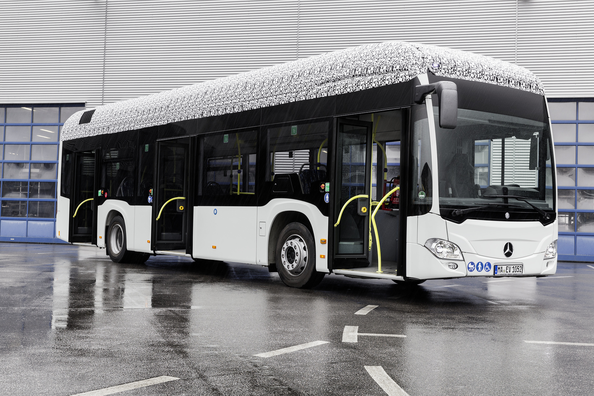 Mercedes-Benz Citaro mit vollelektrischem Antrieb, Exterieur, 2 x elektrischer Radnabenmotor, 2 x 125 kW, 2 x 485 Nm Mercedes-Benz Citaro mit vollelektrischem Antrieb