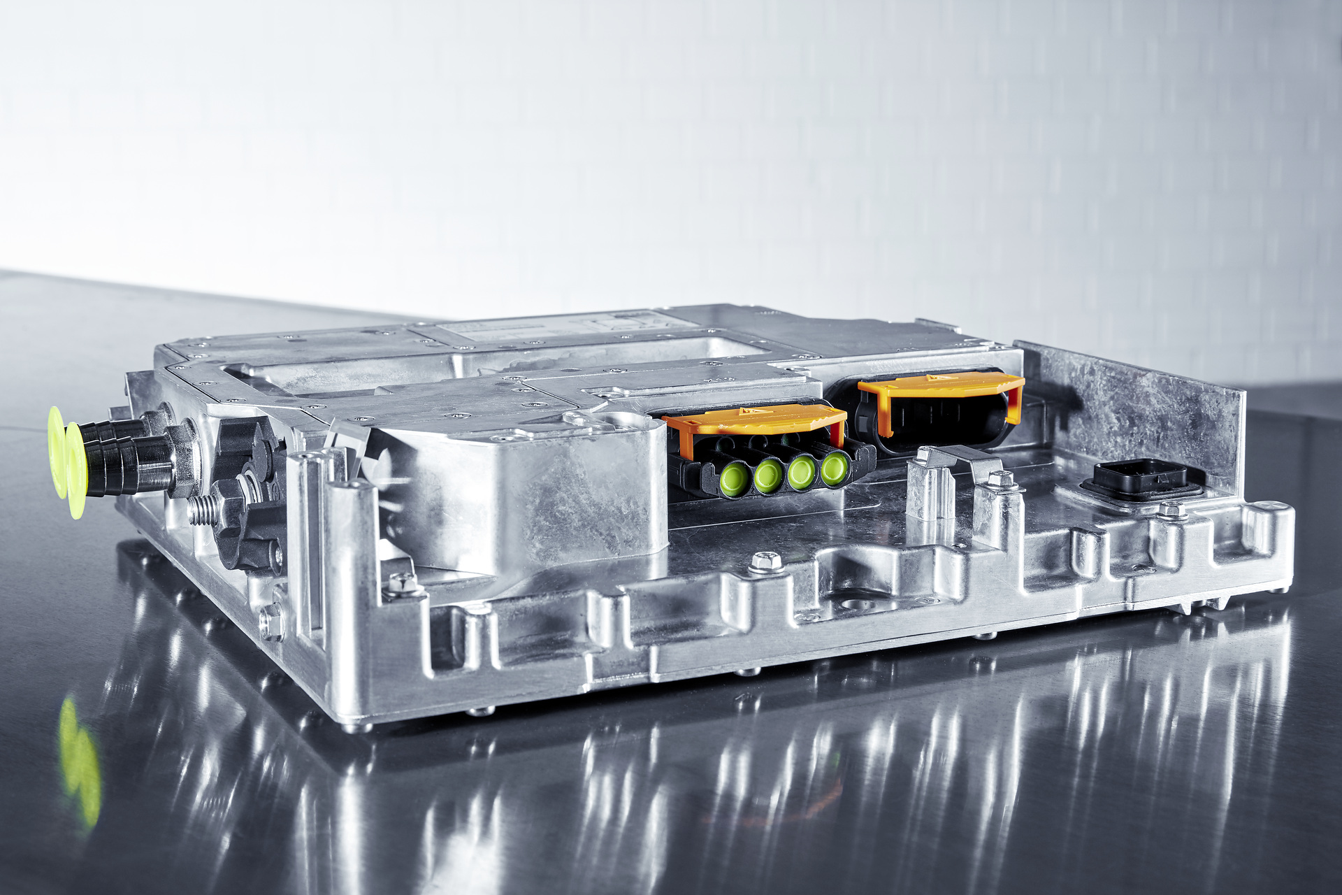 Mercedes-Benz Citaro mit vollelektrischem Antrieb, Details, 2 x elektrischer Radnabenmotor, 2 x 125 kW, 2 x 485 Nm, Leistungselektronik Mercedes-Benz Citaro mit vollelektrischem Antrieb