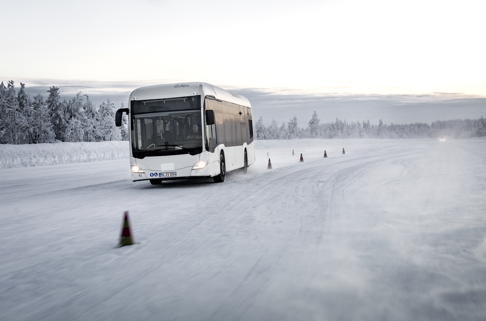 Mercedes-Benz Citaro mit vollelektrischem Antrieb, Exterieur, 2 x elektrischer Radnabenmotor, 2 x 125 kW, 2 x 485 Nm, Wintererprobung 2018, Finnland Mercedes-Benz Citaro mit vollelektrischem Antrieb