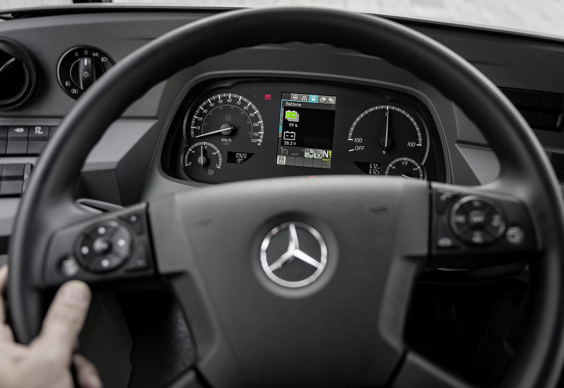 Mercedes-Benz Citaro mit vollelektrischem Antrieb, Interieur, 2 x elektrischer Radnabenmotor, 2 x 125 kW, 2 x 485 Nm, Sommererprobung 2017, Spanien Mercedes-Benz Citaro mit vollelektrischem Antrieb