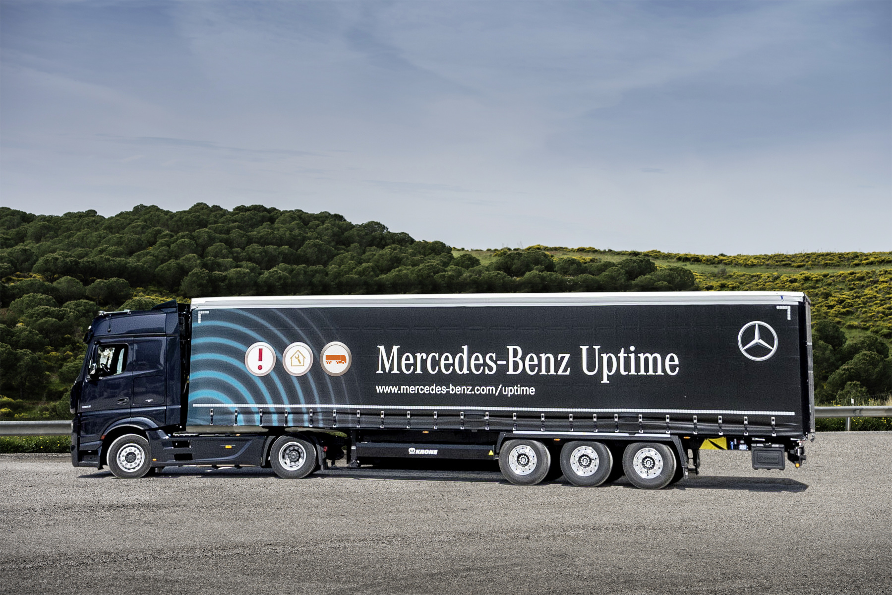 Mercedes-Benz Uptime integriert jetzt auch den Trailer. Die integrierte Lösung erkennt jetzt auch fahrrelevante Reparatur- und Wartungsumfänge von angekoppelten Trailern und ermöglicht noch höhere Fahrzeugverfügbarkeit. Mercedes-Benz erweitert Uptime um Trailer-Umfänge: Mercedes-Benz Uptime integriert jetzt auch den Trailer