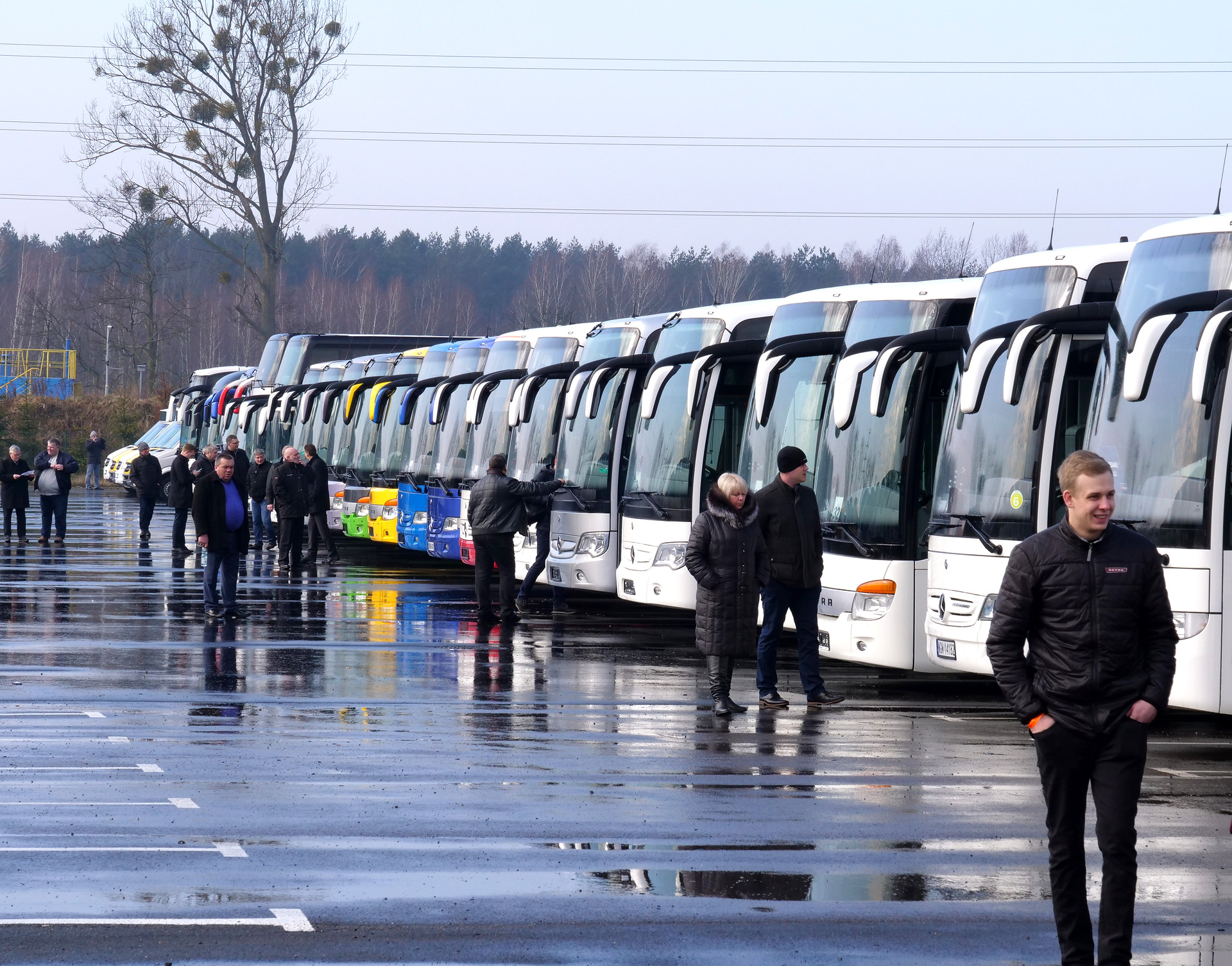 BusStore feiert Geburtstag: Die Qualitätsmarke von EvoBus für Gebrauchtbusse hat sich fünf Jahre nach ihrer Gründung eine führende Position im Gebrauchtbusgeschäft in Europa erarbeitet. Fünf Jahre Gebrauchtbusmarke BusStore: noch internationaler, noch mehr Leistungen
