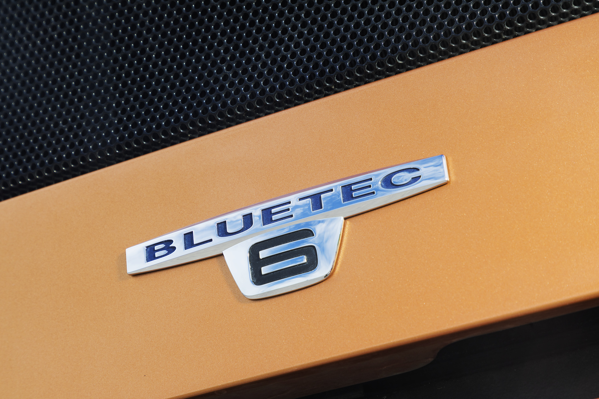 Setra S 531 DT TopClass 500, Exterieur, Peach Metallic, OM 471 mit 375 kW (510 PS), 12,8 L Hubraum, 8-Gang Mercedes PowerShift, Active Brake Assist 4, Sideguard Assist, LED-Scheinwerfer, Länge/Breite/Höhe: 14.000/2.550/4.000 mm, Bestuhlung: 1/79. Setra S 531 DT TopClass 500, Modelljahr 2017