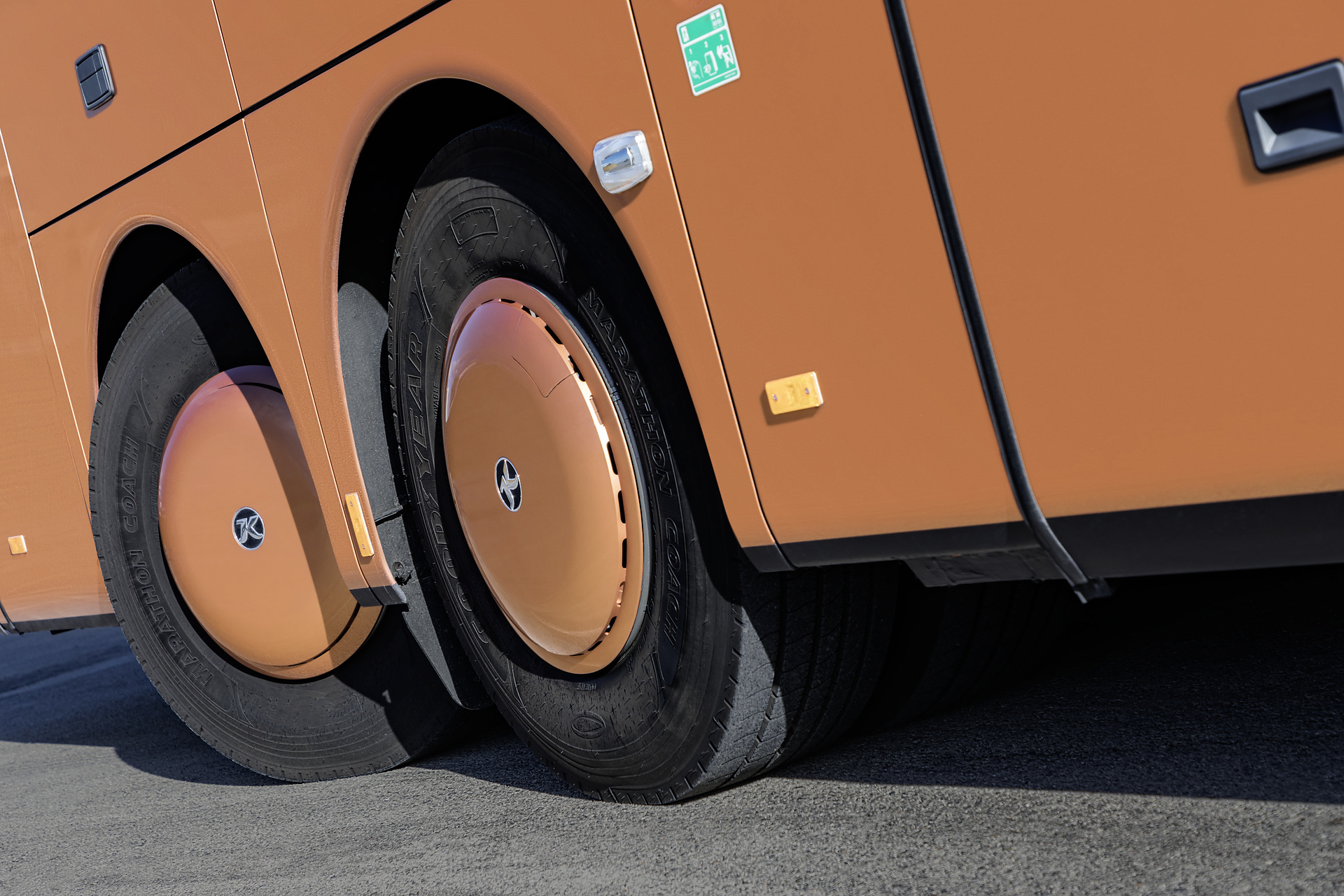 Setra S 531 DT TopClass 500, Exterieur, Peach Metallic, OM 471 mit 375 kW (510 PS), 12,8 L Hubraum, 8-Gang Mercedes PowerShift, Active Brake Assist 4, Sideguard Assist, LED-Scheinwerfer, Länge/Breite/Höhe: 14.000/2.550/4.000 mm, Bestuhlung: 1/79. Setra S 531 DT TopClass 500, Modelljahr 2017