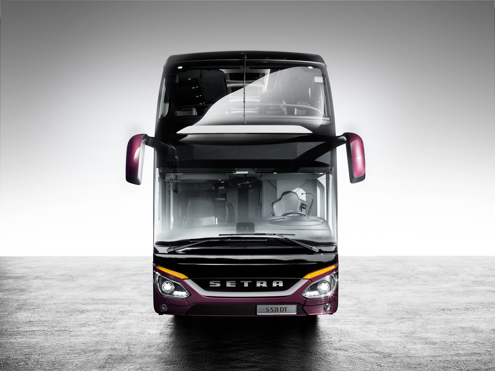 Setra S 531 DT TopClass 500, Exterieur, Viola Pyxis Metallic, OM 471 mit 375 kW (510 PS), 12,8 L Hubraum, 8-Gang Mercedes PowerShift, Active Brake Assist 4, Sideguard Assist, LED-Scheinwerfer, Länge/Breite/Höhe: 14.000/2.550/4.000 mm, Bestuhlung: 1/78. Setra S 531 DT TopClass 500, Modelljahr 2017