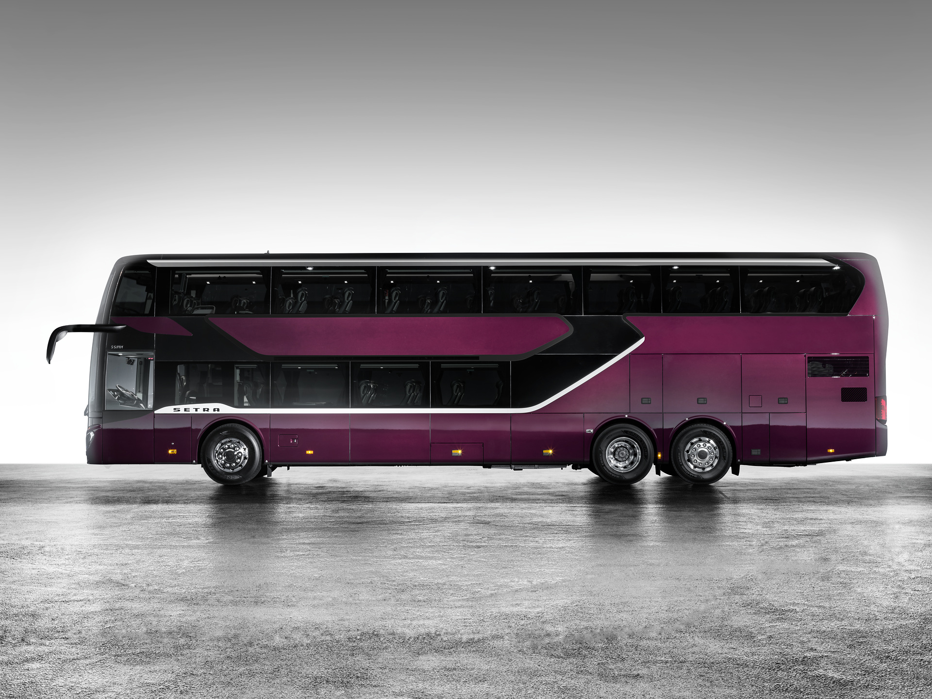Setra S 531 DT TopClass 500, Exterieur, Viola Pyxis Metallic, OM 471 mit 375 kW (510 PS), 12,8 L Hubraum, 8-Gang Mercedes PowerShift, Active Brake Assist 4, Sideguard Assist, LED-Scheinwerfer, Länge/Breite/Höhe: 14.000/2.550/4.000 mm, Bestuhlung: 1/78. Setra S 531 DT TopClass 500, Modelljahr 2017