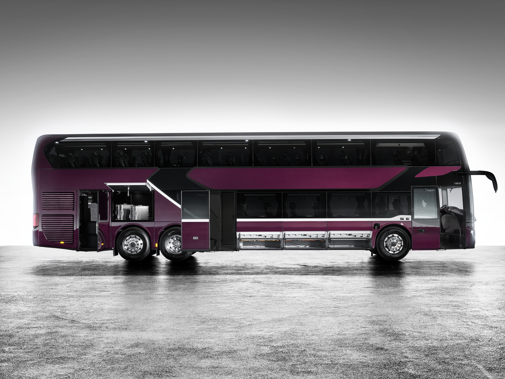 Setra S 531 DT TopClass 500, Exterieur, Viola Pyxis Metallic, OM 471 mit 375 kW (510 PS), 12,8 L Hubraum, 8-Gang Mercedes PowerShift, Active Brake Assist 4, Sideguard Assist, LED-Scheinwerfer, Länge/Breite/Höhe: 14.000/2.550/4.000 mm, Bestuhlung: 1/78. Setra S 531 DT TopClass 500, Modelljahr 2017