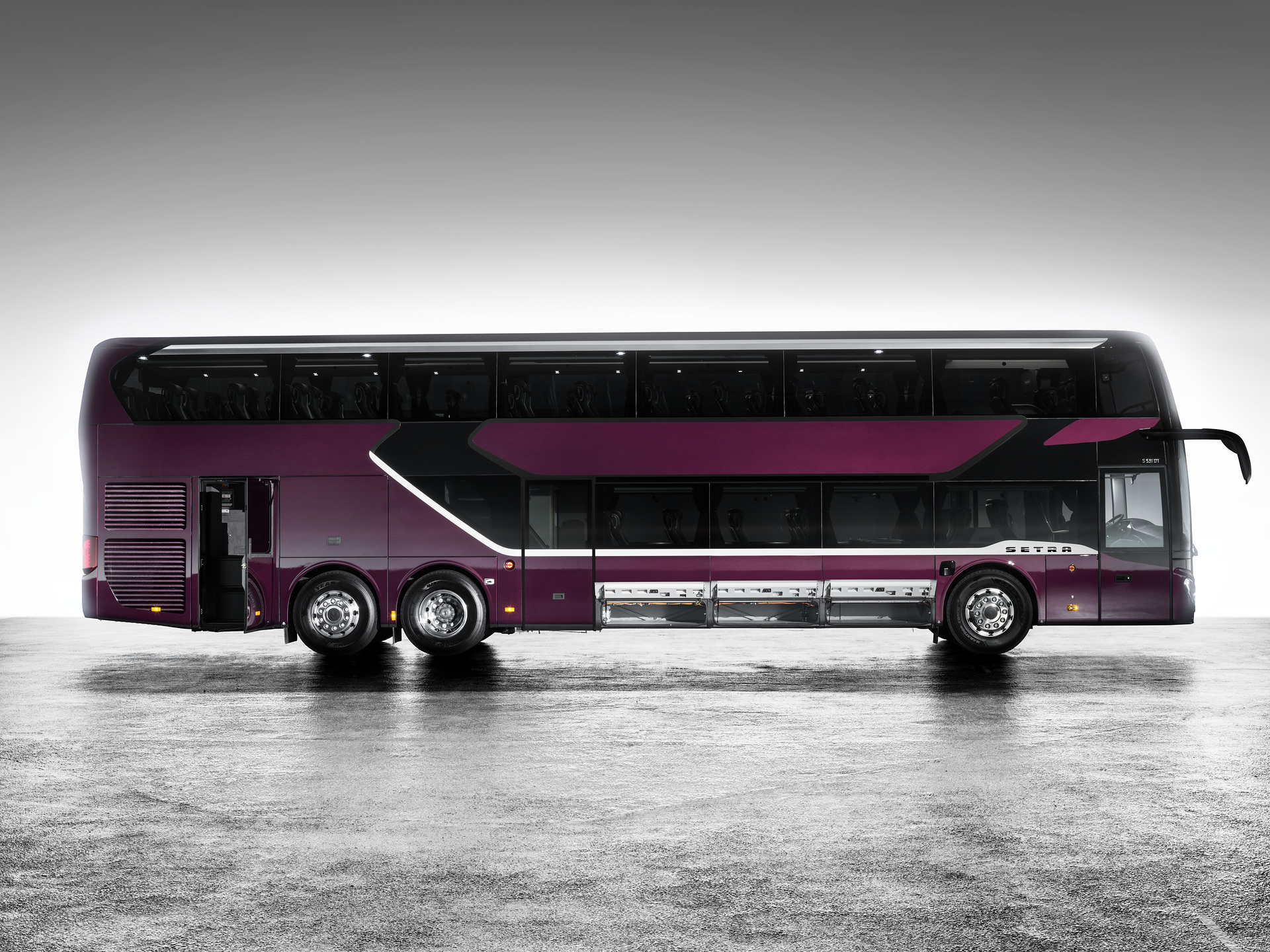 Setra S 531 DT TopClass 500, Exterieur, Viola Pyxis Metallic, OM 471 mit 375 kW (510 PS), 12,8 L Hubraum, 8-Gang Mercedes PowerShift, Active Brake Assist 4, Sideguard Assist, LED-Scheinwerfer, Länge/Breite/Höhe: 14.000/2.550/4.000 mm, Bestuhlung: 1/78. Setra S 531 DT TopClass 500, Modelljahr 2017