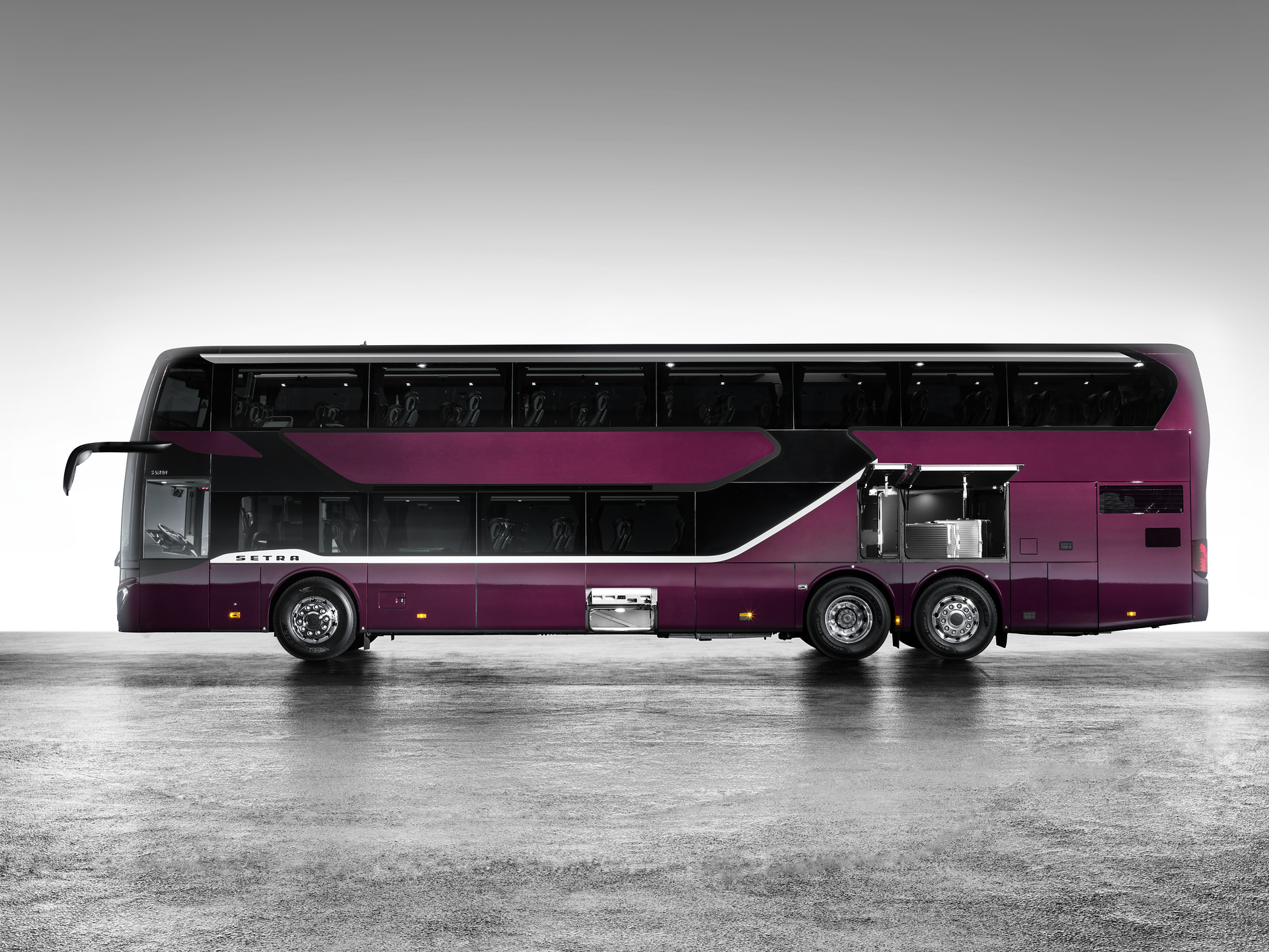 Setra S 531 DT TopClass 500, Exterieur, Viola Pyxis Metallic, OM 471 mit 375 kW (510 PS), 12,8 L Hubraum, 8-Gang Mercedes PowerShift, Active Brake Assist 4, Sideguard Assist, LED-Scheinwerfer, Länge/Breite/Höhe: 14.000/2.550/4.000 mm, Bestuhlung: 1/78. Setra S 531 DT TopClass 500, Modelljahr 2017