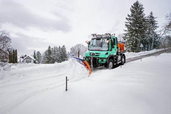 Mercedes-Benz Unimog befreit Südschwarzwald von Eis und Schnee: Um vier Uhr nachts wird der Unimog gestartet