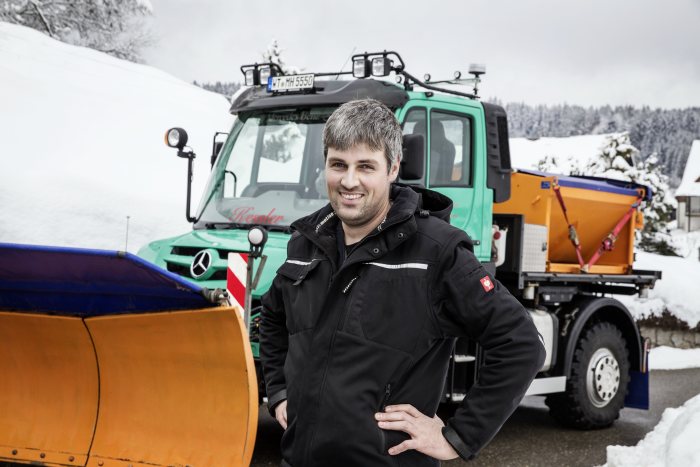 Mercedes-Benz Unimog befreit Südschwarzwald von Eis und Schnee: Um vier Uhr nachts wird der Unimog gestartet