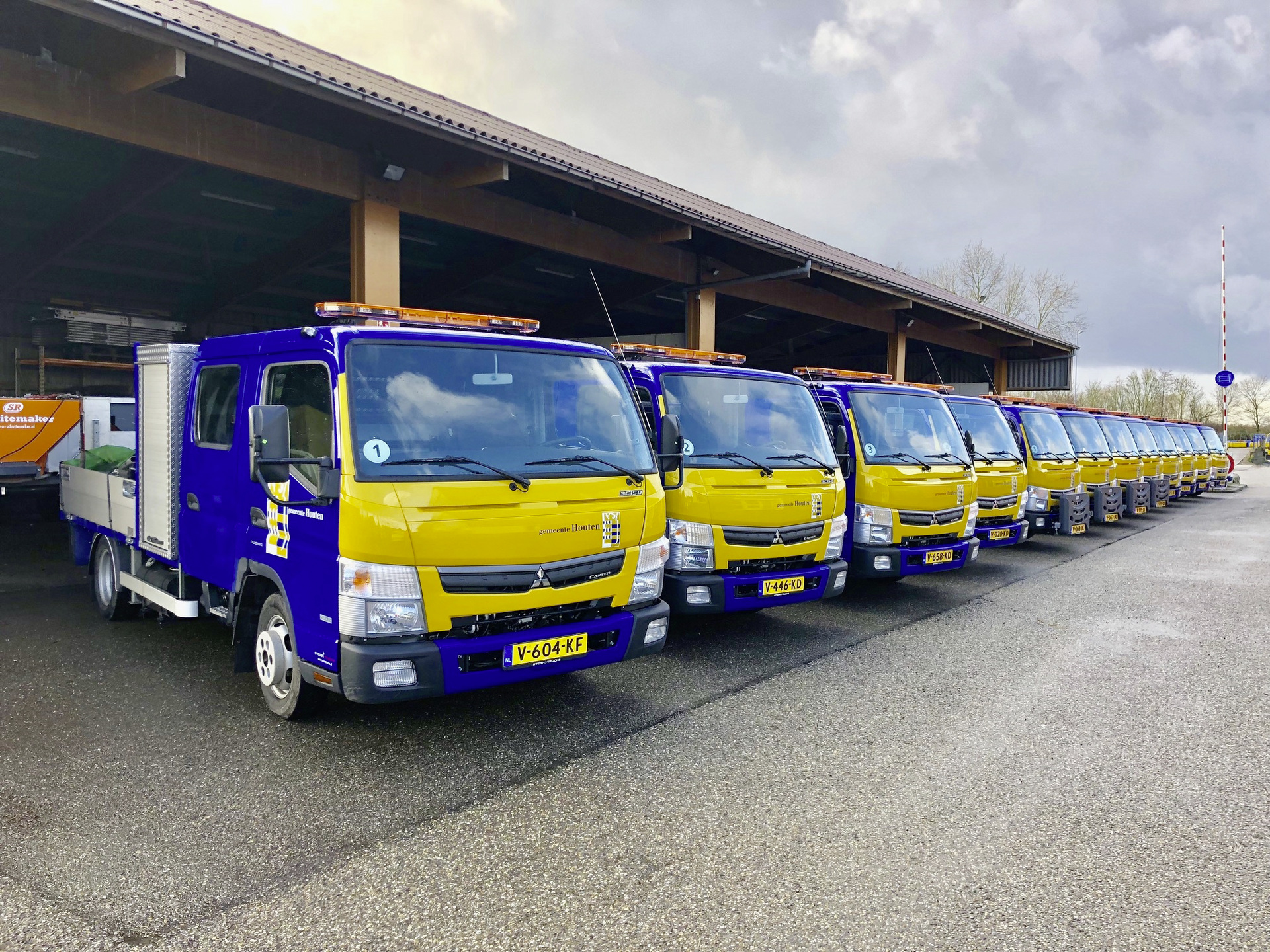 Zwölf FUSO Canter für die niederländische Gemeinde Houten Zwölf FUSO Canter für die niederländische Gemeinde Houten