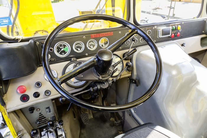 Mercedes-Benz Trucks auf der „Retro Classics 2018“: Historische Spezialisten für alle Transportarten
