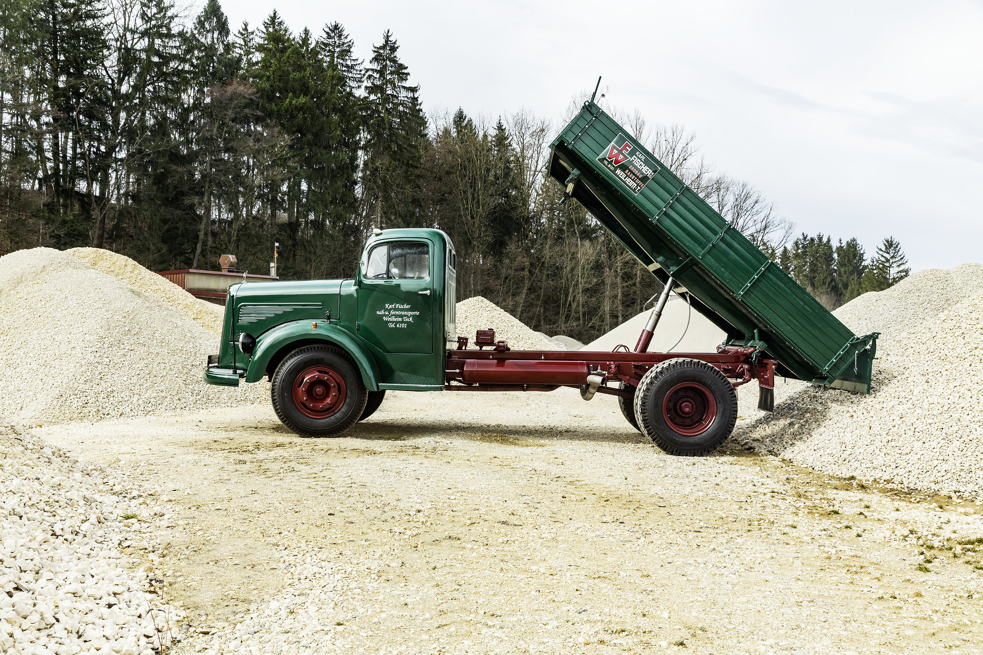 Mercedes-Benz LK 315 Hauben Kipper grün; Bj: 1955 Mercedes-Benz Trucks auf der „Retro Classics 2018“: Historische Spezialisten für alle Transportarten