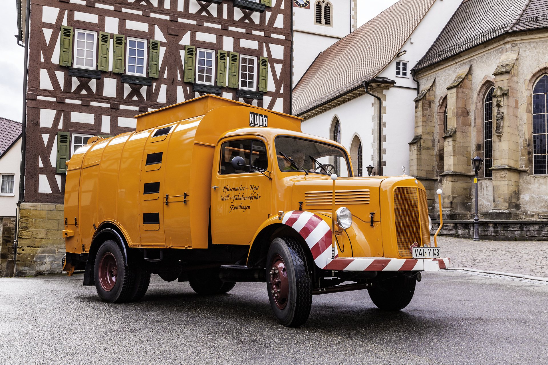 Mercedes-Benz LM 311 Hauben Müllsammler; Bj: 1956 Mercedes-Benz Trucks auf der „Retro Classics 2018“: Historische Spezialisten für alle Transportarten