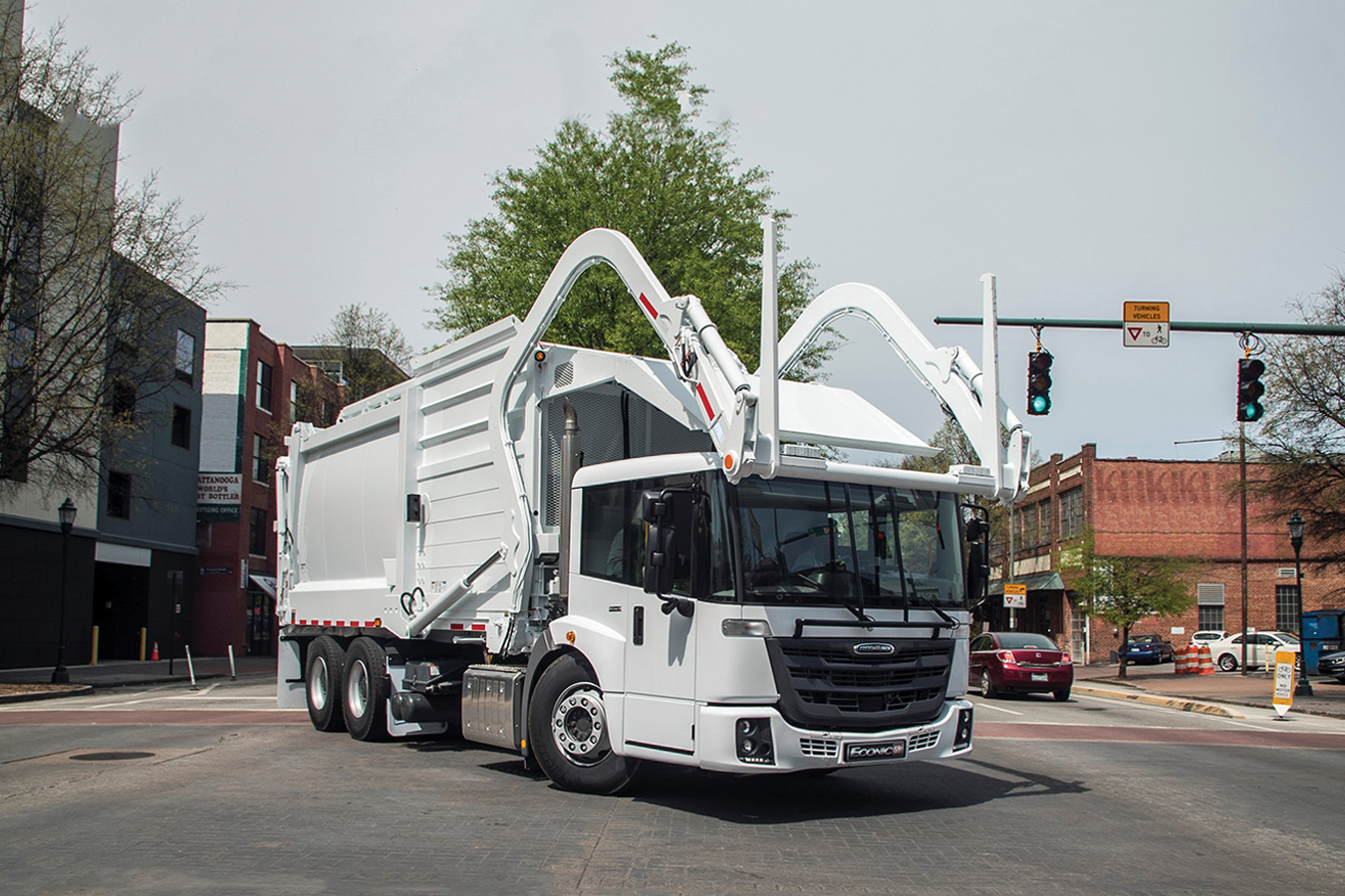 Daimler Trucks brings the Freightliner Econic SD to North America The American brother: Daimler Trucks brings the Freightliner Econic SD to North America