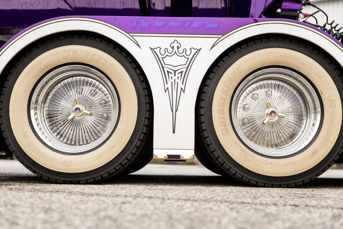 Violetter Fahrertraum aus Finnland