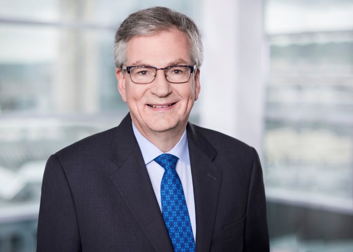 Daimler Trucks bestätigt deutliche Absatz- und EBIT-Steigerung für 2018 und untermauert technologische Führungsrolle