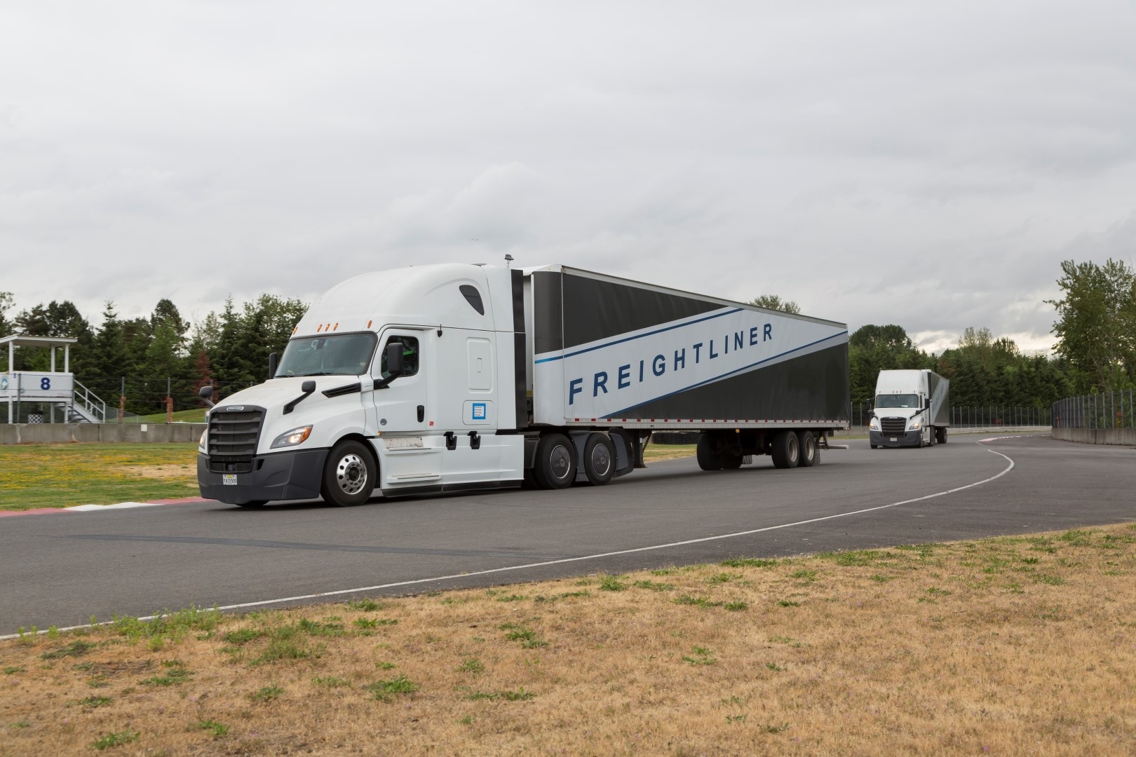 Daimler Trucks gründet Forschungs- und Entwicklungszentrum für automatisierte Lkw in Portland (Oregon) Daimler Trucks gründet Forschungs- und Entwicklungszentrum für automatisierte Lkw in Portland (Oregon)