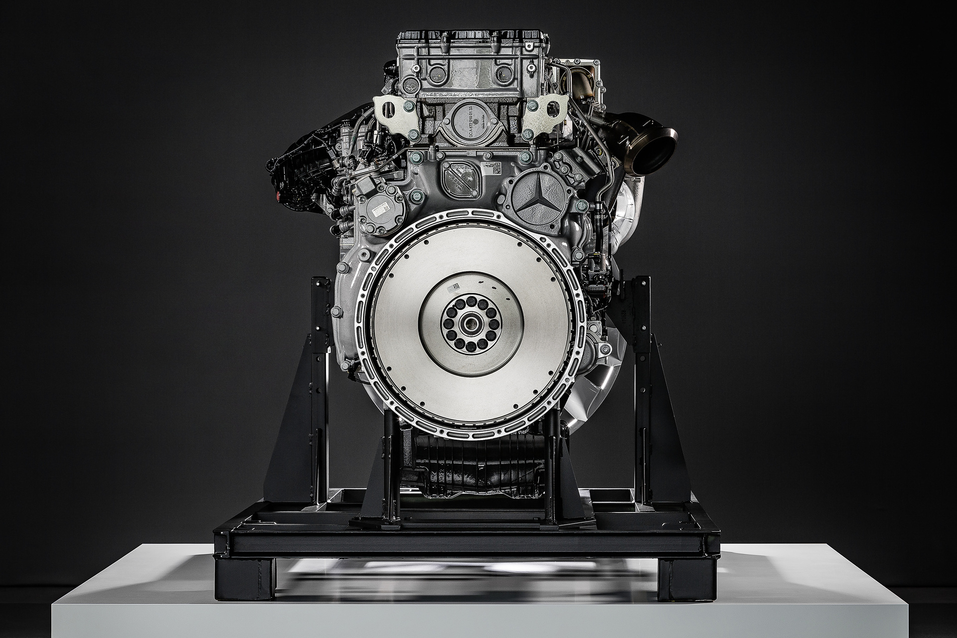 Gemeinsam haben das Mercedes-Benz Werk Mannheim und die Daimler Trucks North America (DTNA) Tochter Detroit Diesel Corporation bereits eine Million Heavy-Duty-Motoren produziert. Die Reihensechszylinder treiben mittelschwere und schwere Nutzfahrzeuge an und lassen mit einem Hubraumspektrum von 10,7l bis 15,6l und Leistungsstufen von 240 kW bis 480 kW keine Kundenwünsche offen. Produktionsjubiläum: Eine Million Weltmotoren für Daimler Trucks