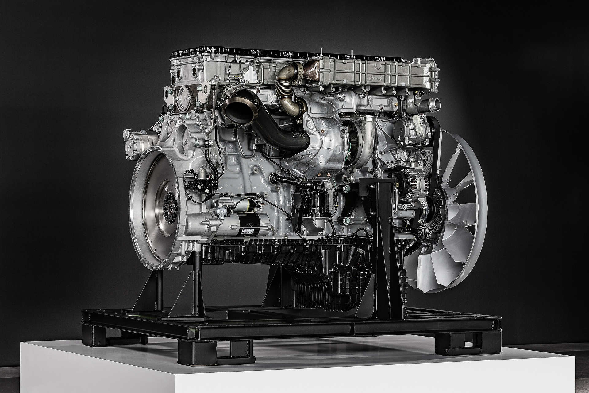 Gemeinsam haben das Mercedes-Benz Werk Mannheim und die Daimler Trucks North America (DTNA) Tochter Detroit Diesel Corporation bereits eine Million Heavy-Duty-Motoren produziert. Die Reihensechszylinder treiben mittelschwere und schwere Nutzfahrzeuge an und lassen mit einem Hubraumspektrum von 10,7l bis 15,6l und Leistungsstufen von 240 kW bis 480 kW keine Kundenwünsche offen. Produktionsjubiläum: Eine Million Weltmotoren für Daimler Trucks