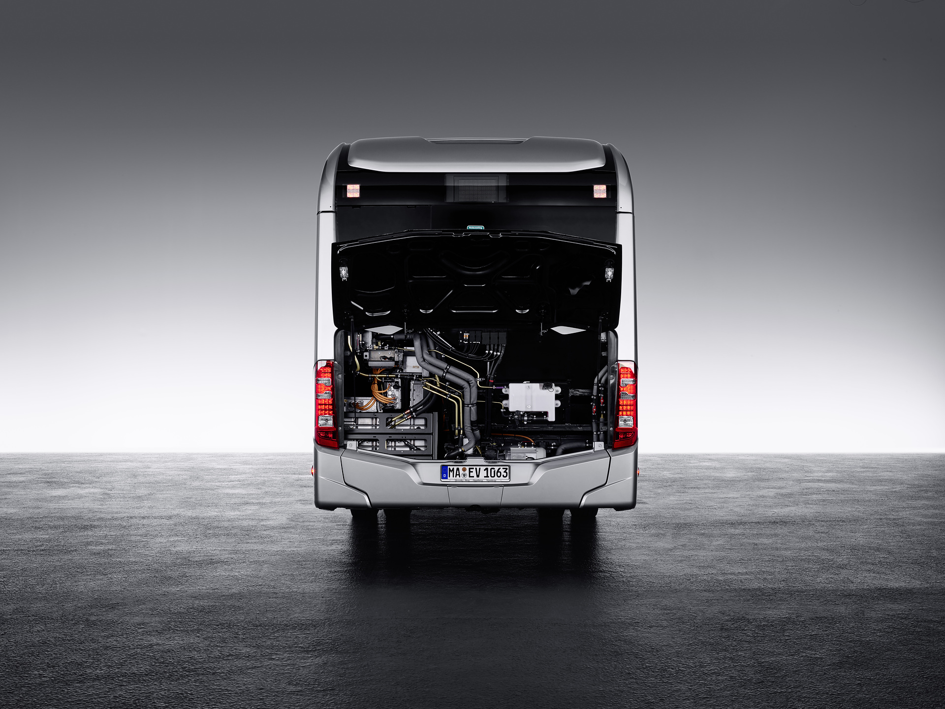 Mercedes-Benz eCitaro with all-electric drive, exterior, anthracite metallic, 2 x electric hub motor, 2 x 125 kW, 2 x 485 Nm, LED headlamps, length/width/height: 12135/2550/3400 mm, passenger capacity: 1/86. eCitaro