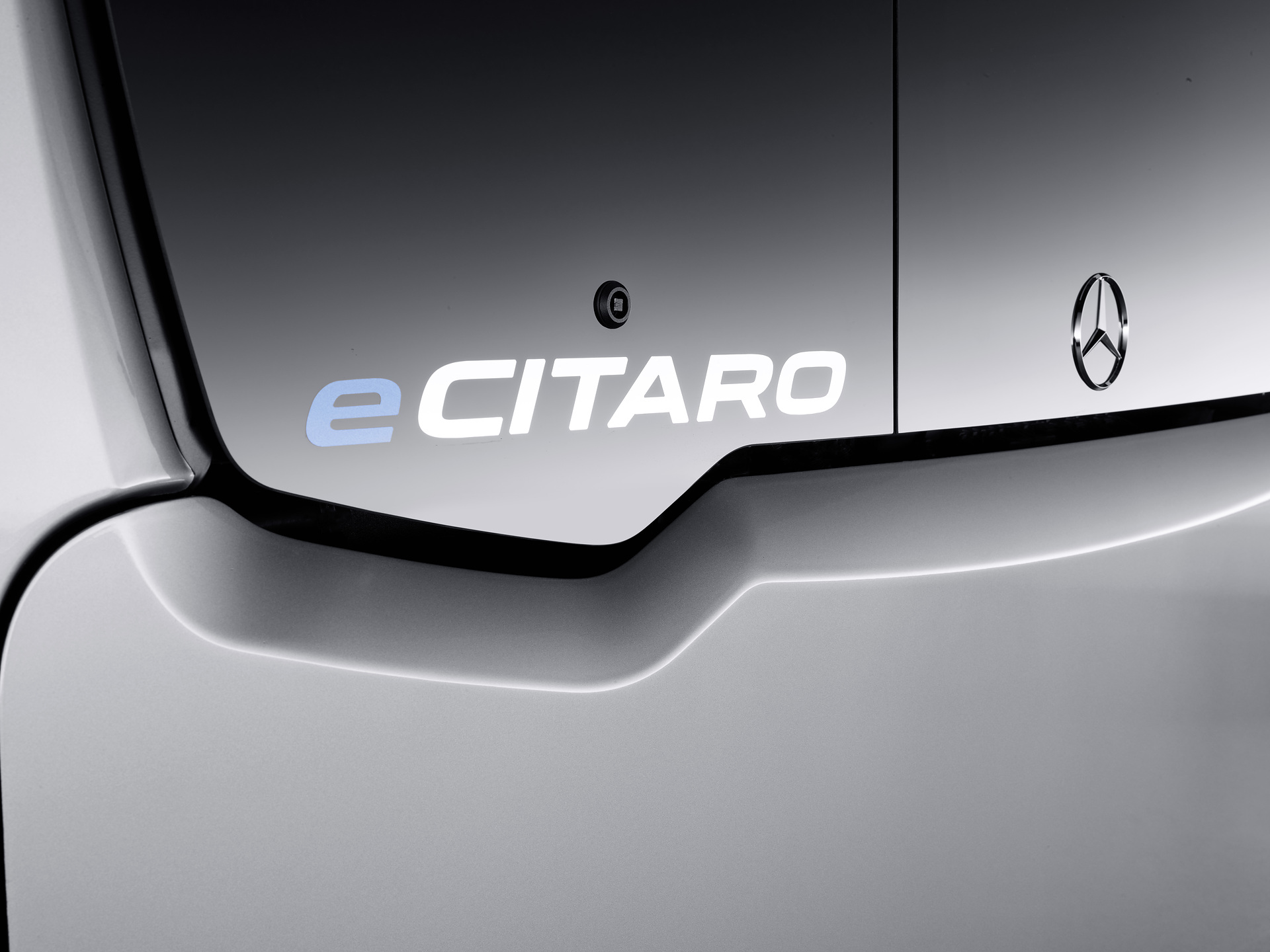 Mercedes-Benz eCitaro with all-electric drive, exterior, anthracite metallic, 2 x electric hub motor, 2 x 125 kW, 2 x 485 Nm, LED headlamps, length/width/height: 12135/2550/3400 mm, passenger capacity: 1/86. Preview IAA Daimler Buses – World Premiere eCitaro